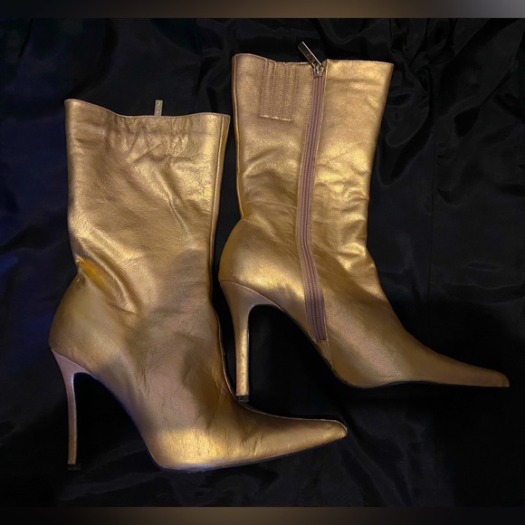 Leather boots.Super sexy, comfy. Metallic gold & glamorous.Worn 1 New Year’s Eve - Picture 4 of 14